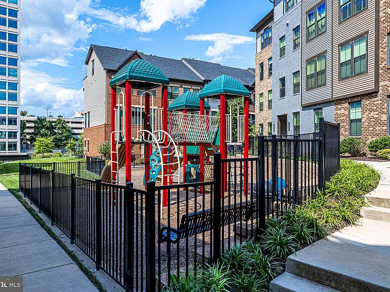2335 Water Promenade Ave — Photo 62