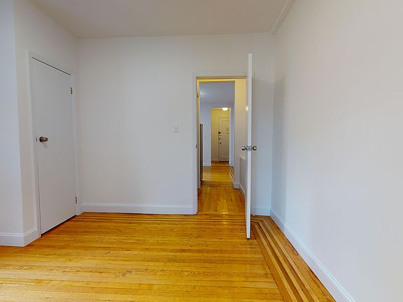 5th image of 245 W 51st St APT 611