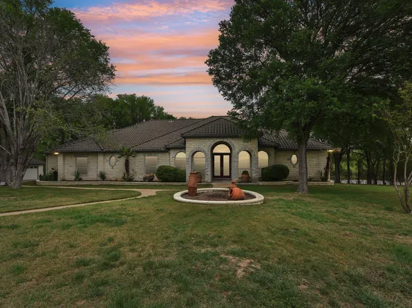 142 Llano Ct, Cedar Creek, TX 78612