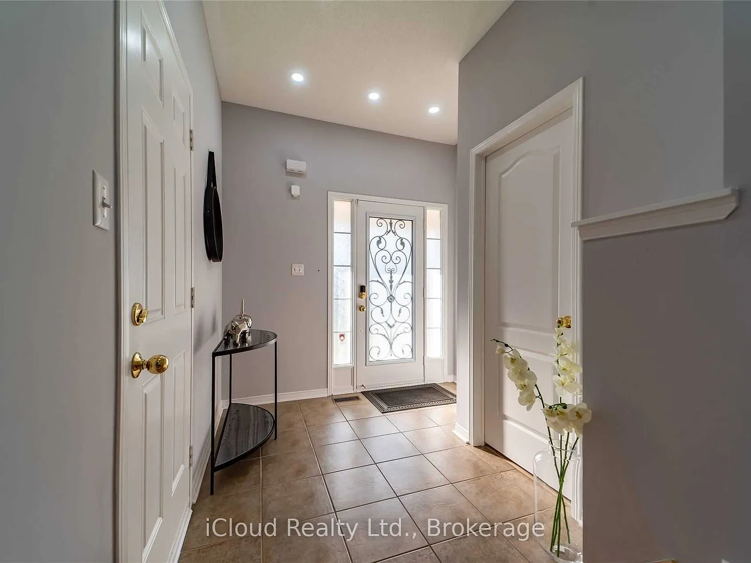 3 bed, $2,700 — Photo 2