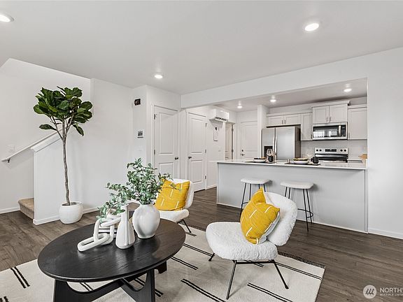 2nd image of 200 Cremini Loop SE #68