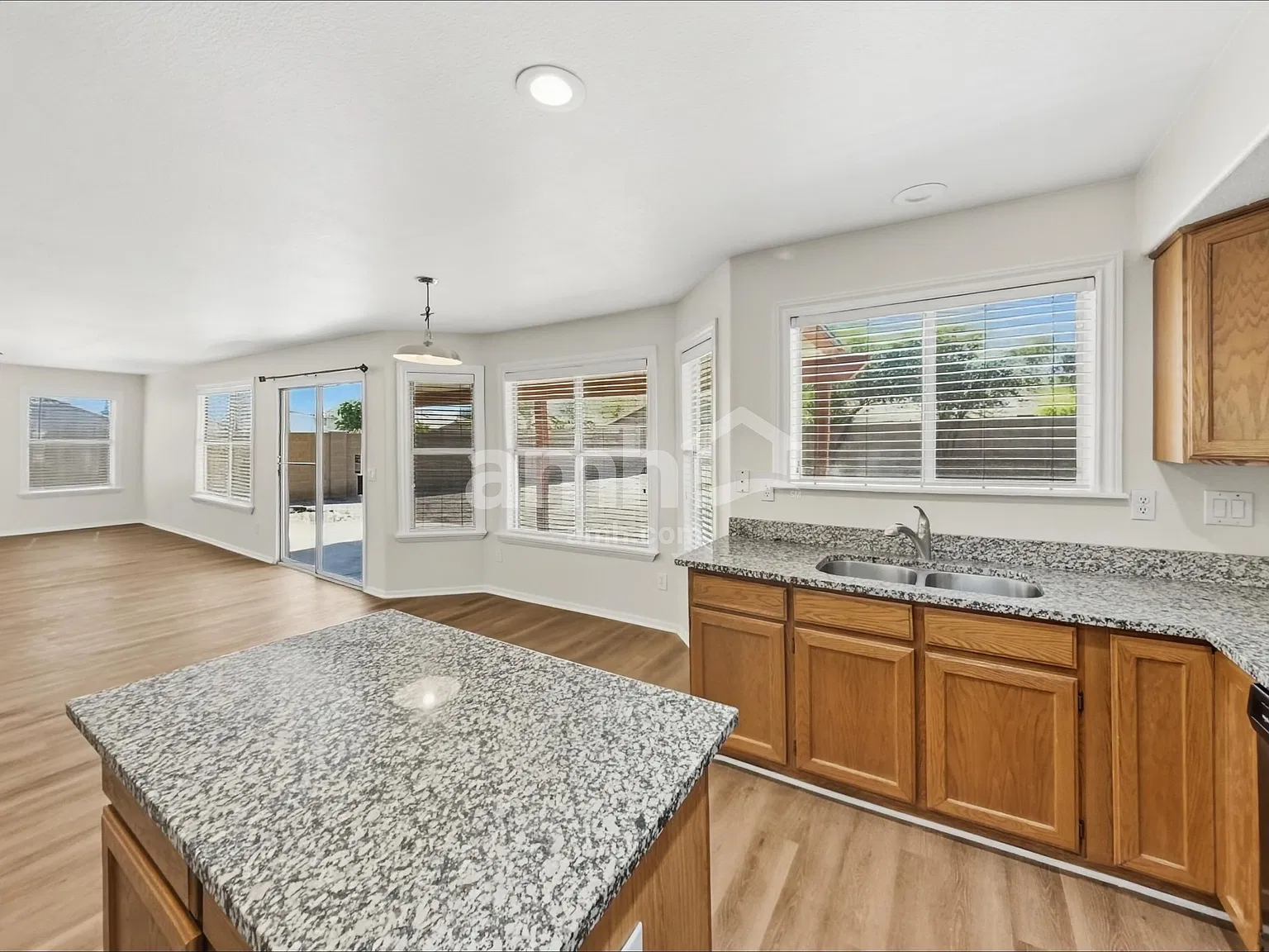 4 bed, 2.5 bath, 2345 sqft, $2,335 — Photo 4