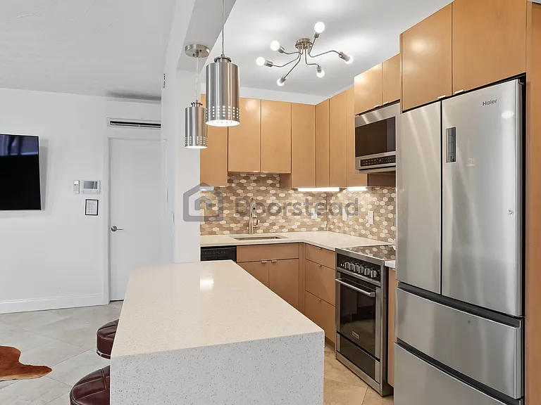 850 NE 13th St #9 — Photo 5