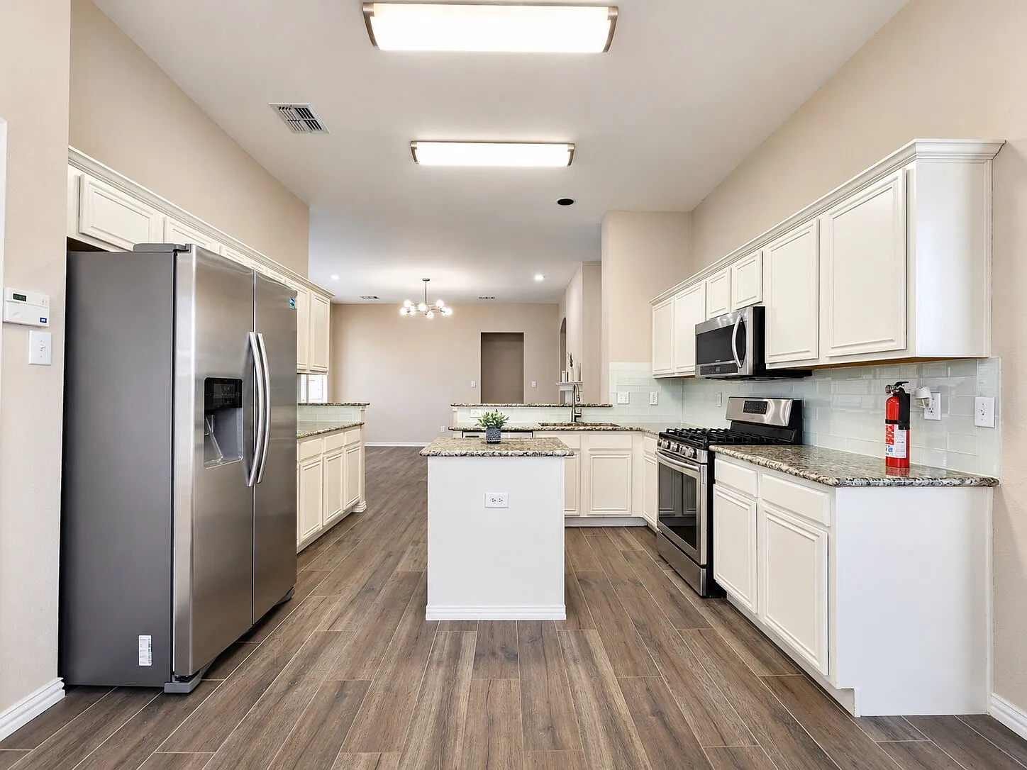 3 bed, 1860 sqft, $2,675 — Photo 3