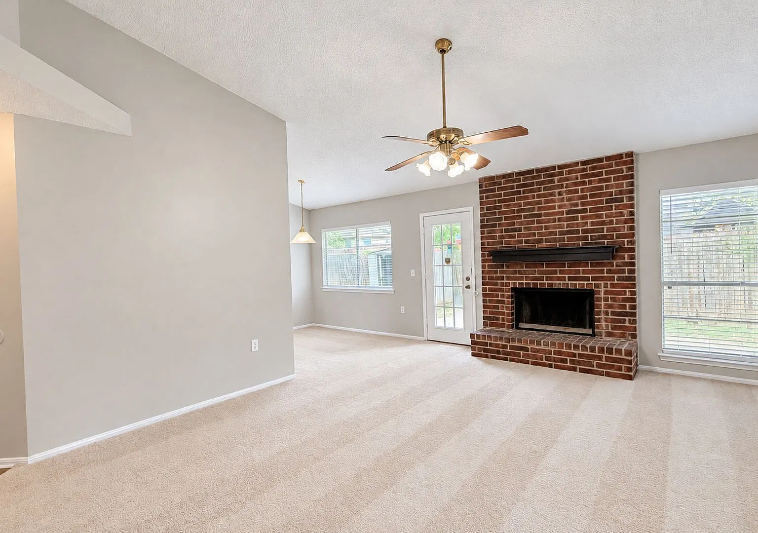 Cute 3/2 In Candlewood Park Featuring Fresh Interior Paint & New Flooring Throughout Easy Access ... — Photo 4