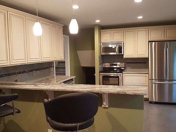 Kichen dine w/Breakfast Bar