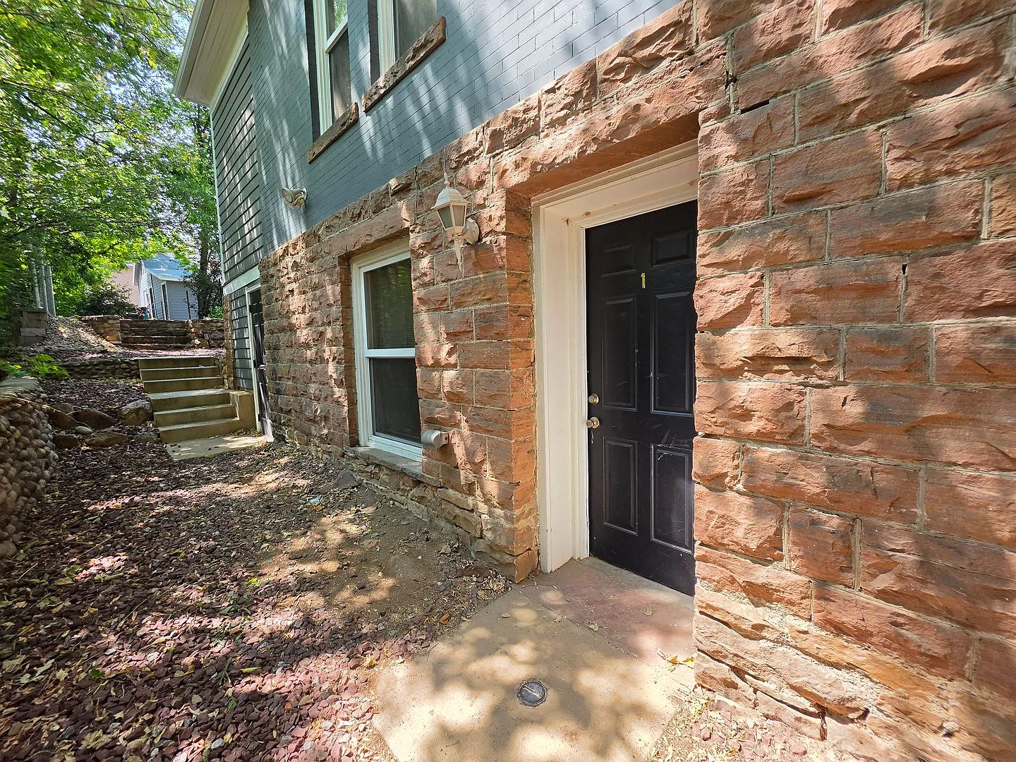 1000 Grandview Ave — Photo 2