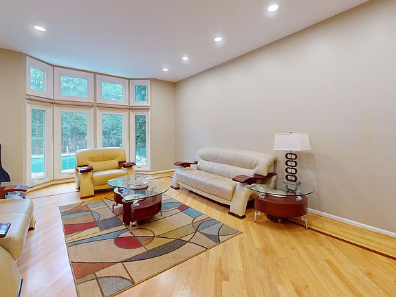 4th image of 1309 Witney Ln
