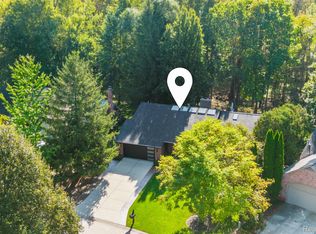 821 River Bend Dr, Rochester Hills, MI 48307