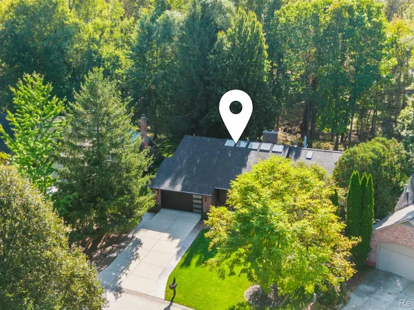 821 River Bend Dr, Rochester Hills, MI 48307