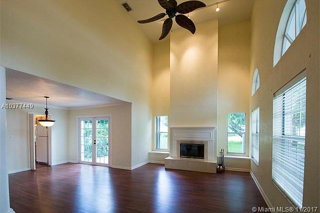 1st image of 3098 Perriwinkle Cir #0