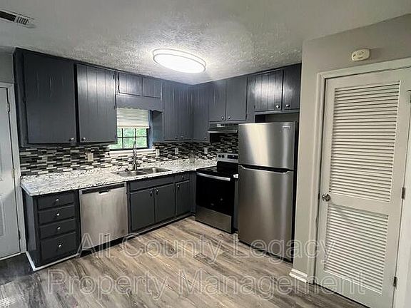 3rd image of 3081 Parkside Ct