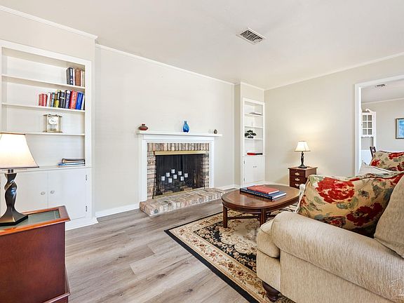 4th image of 3927 Dunwoody Dr