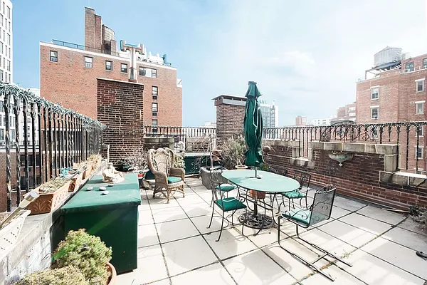 Sold by Nest Seekers International | media 17