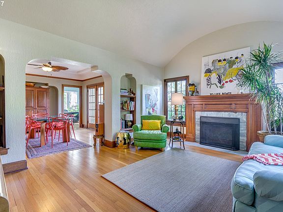 4th image of 319 W 25th St