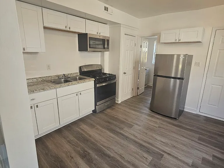 1019 Bolling St — Photo 4
