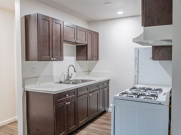 2nd image of 400-408 E Mission Ave #400-12