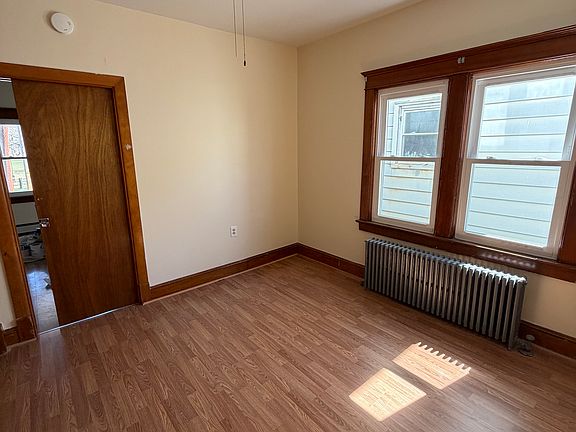 2nd image of 124 William St APT 1