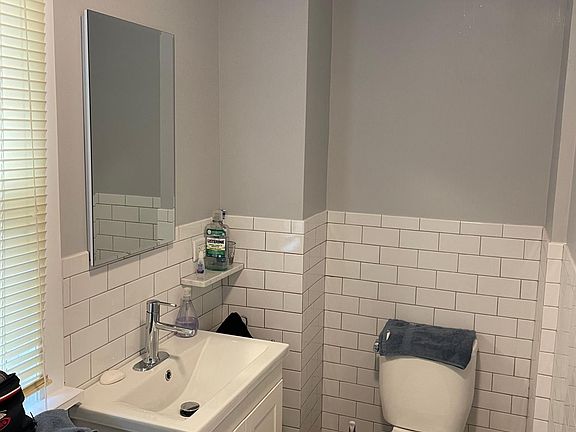 2nd image of 321 Grove Ave #3