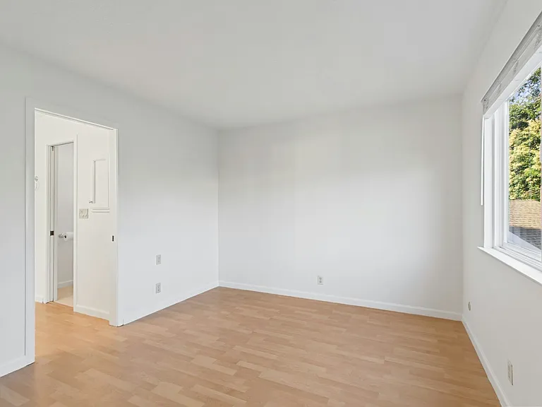 325 E 8th St #3 — Photo 6