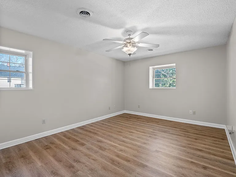 Silver Birch Apartments — Photo 28