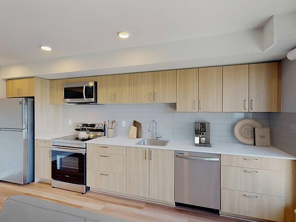 5th image of 408 Columbia St #511