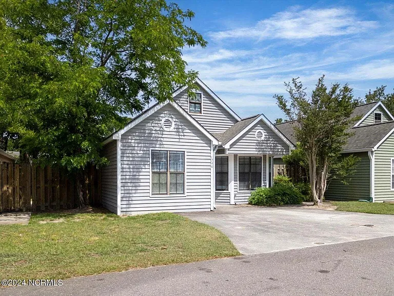1246 Shipyard Blvd — Photo 2