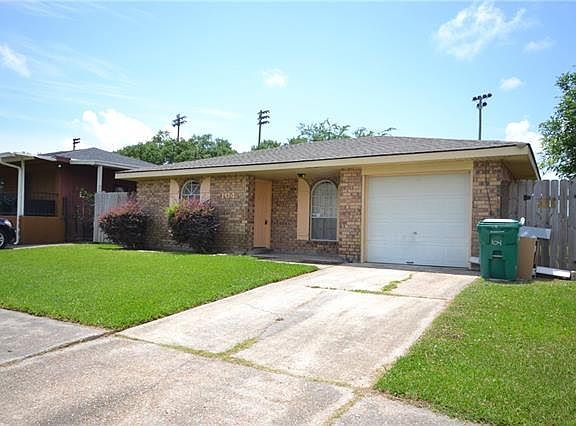 3rd image of 104 Gardenia Ln