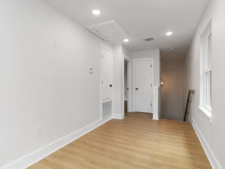 237 Carle Ave — Photo 18