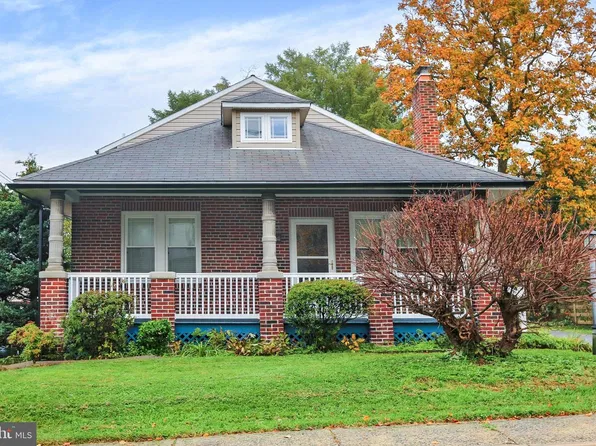 27 S Chestnut St, Elverson, PA 19520
