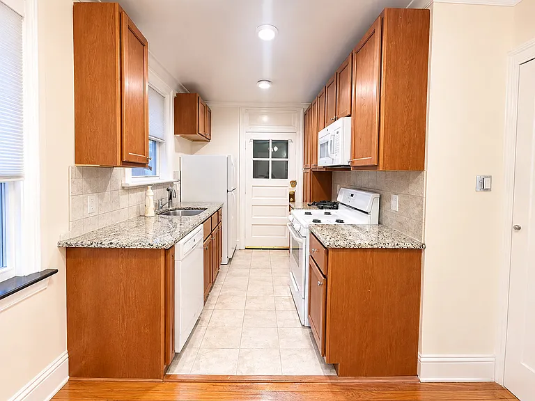 2044 W Farragut Ave #1C — Photo 6