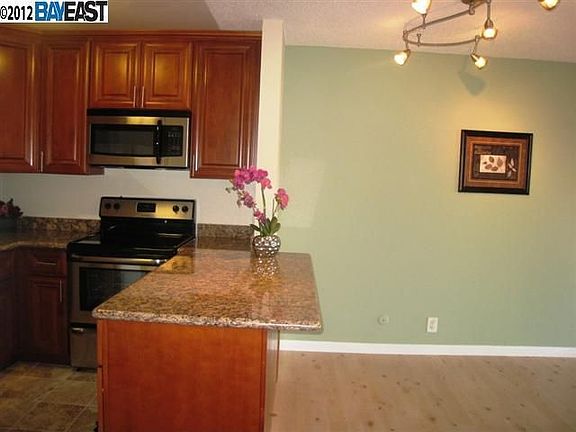 4th image of 1825 Shoreline Dr APT 215