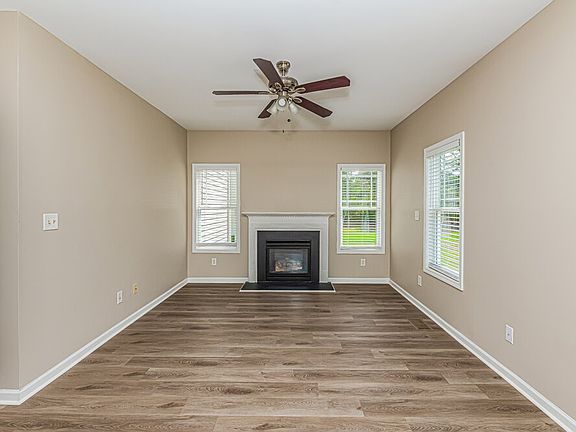 5th image of 16 Hollyridge Ct