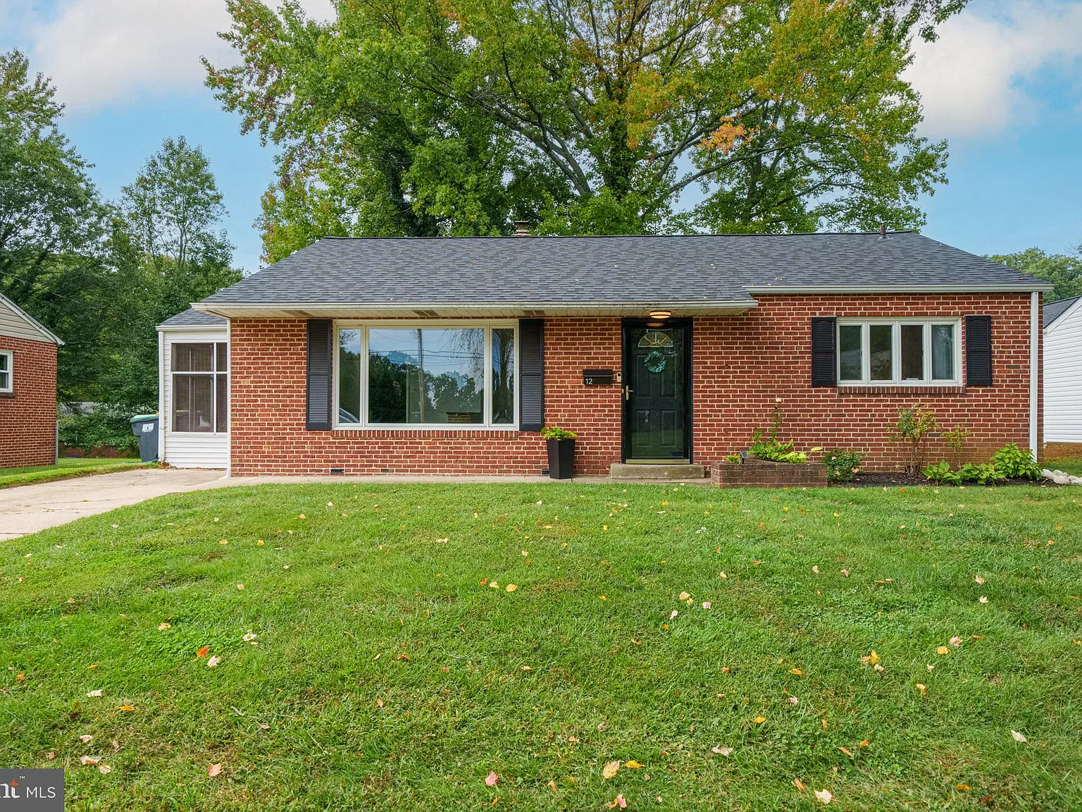3 bed, 1.0 bath, 1075 sqft, $2,200 — Photo 1