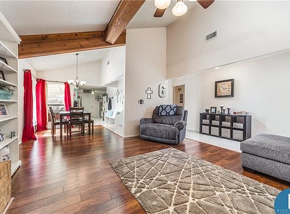 4th image of 3610 Surrey Ln