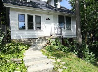 336 Oak Ave, Westmont, IL 60559