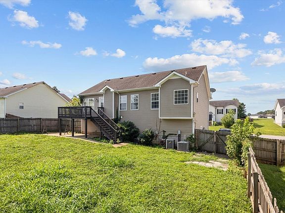3rd image of 1613 Broad Cir