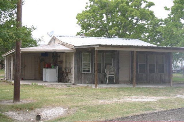 2nd image of 174 La Lucia St