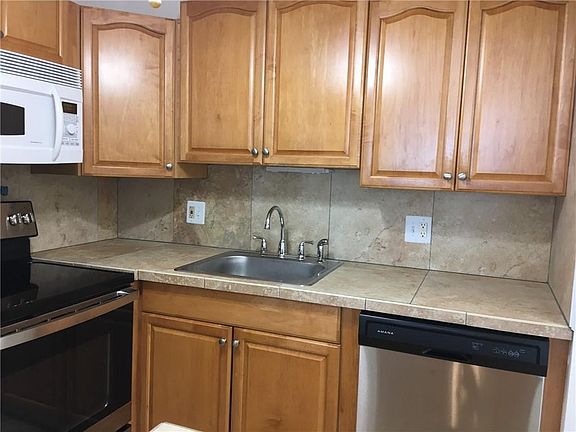 5th image of 342 Farnham Q #342