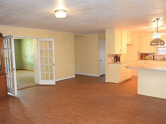 5th image of 2615 Ingersol Ave