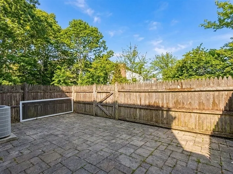 8 Captain Cook Ln #U — Photo 28