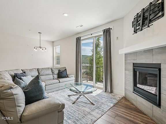 3rd image of 3041 W Cedar Dr