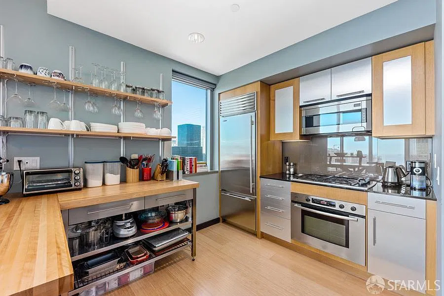 2 bed, 2.0 bath, 958 sqft, $6,999 — Photo 4