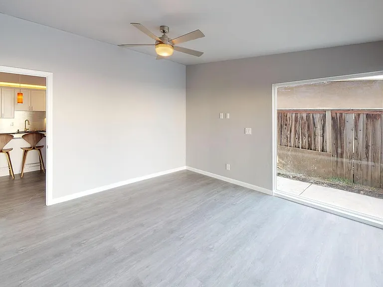 2410 Illinois St — Photo 12