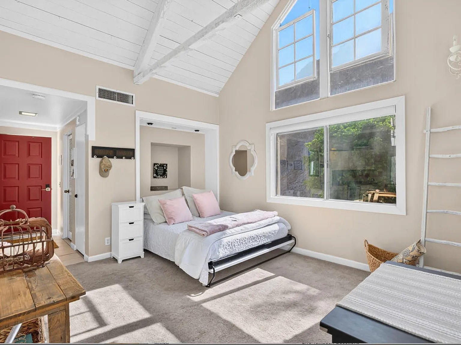 1 bed, 576 sqft, $2,300 — Photo 2