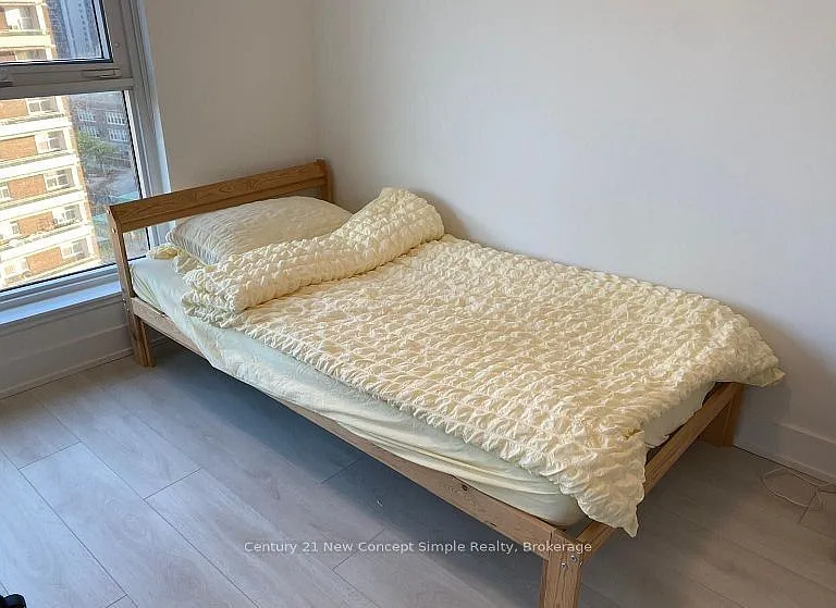 585 Bloor St E #1121 — Photo 2