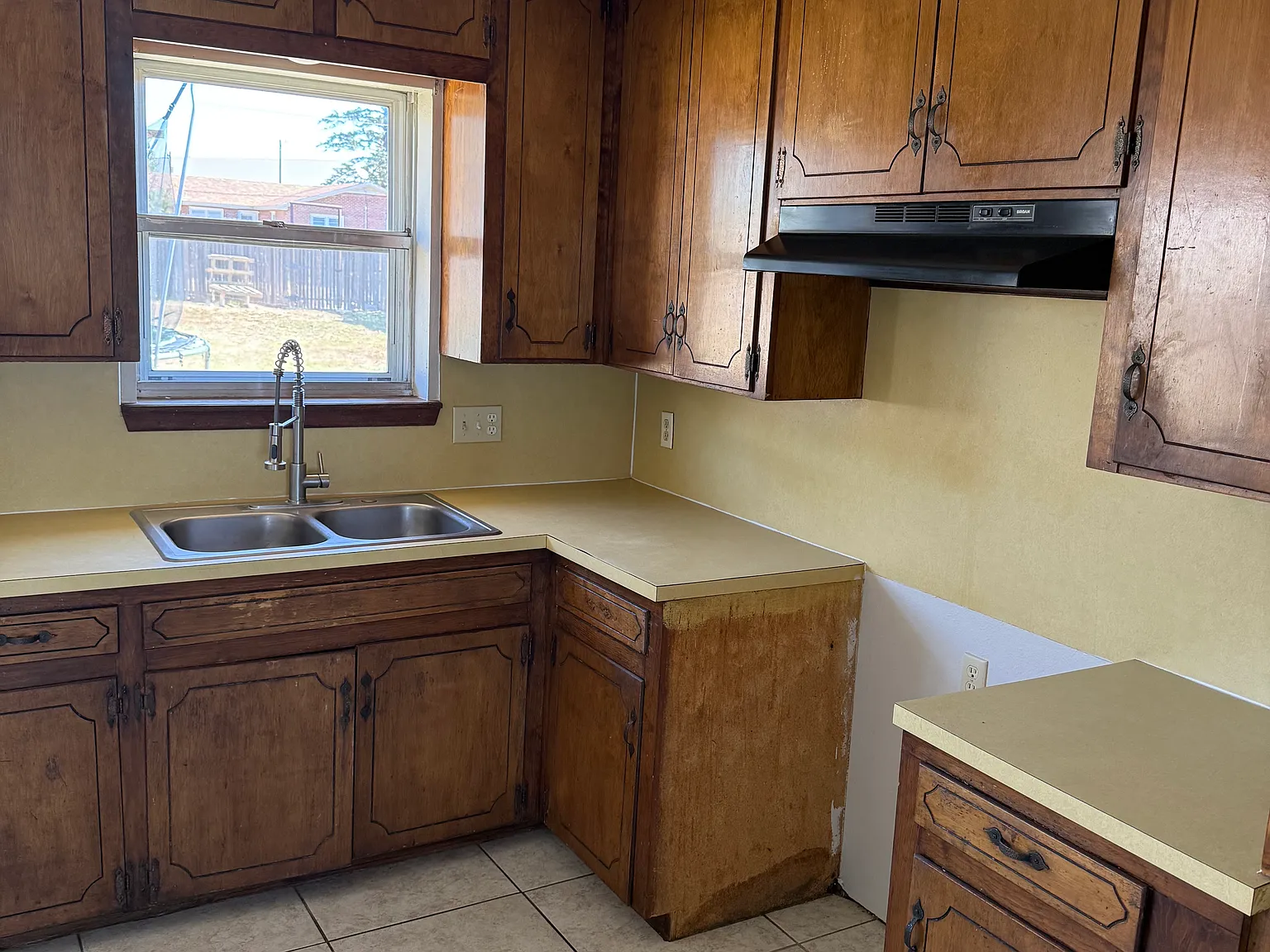 3 bed, 1026 sqft, $1,100 — Photo 4