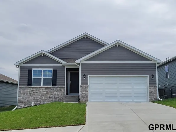 20509 Swallowtail St, Gretna, NE 68028