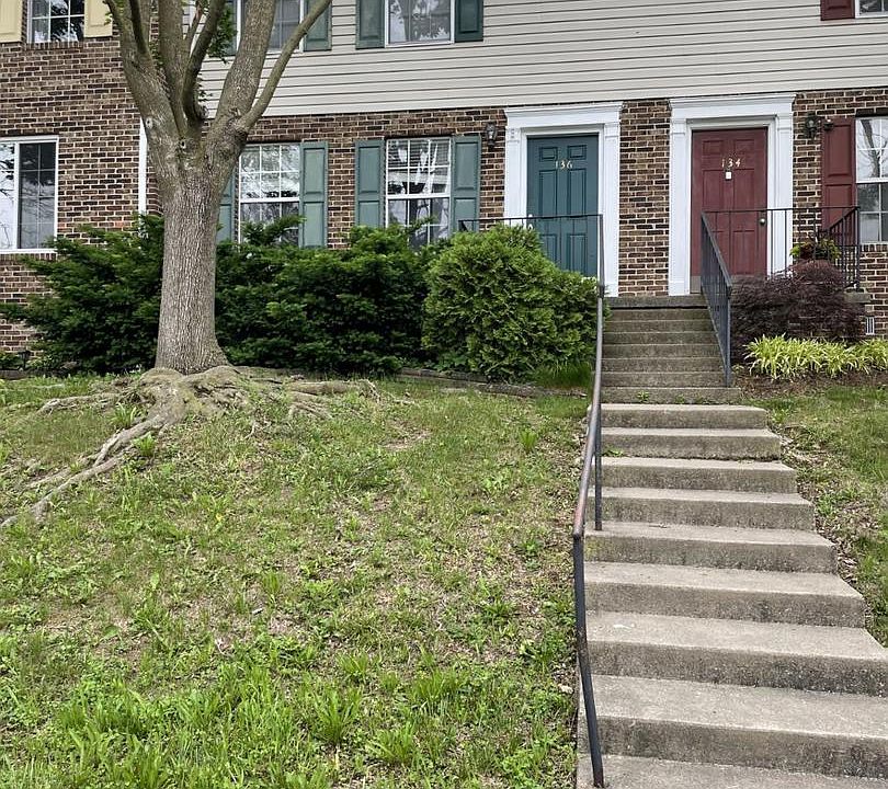 1st image of 136 Parkside Dr
