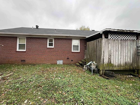 3rd image of 807 Wright St
